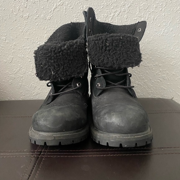 Black fuzzy Timberlands - Picture 7 of 8